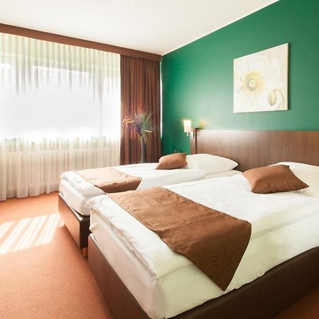 Hotel Mondial Лангенфелд Екстериор снимка