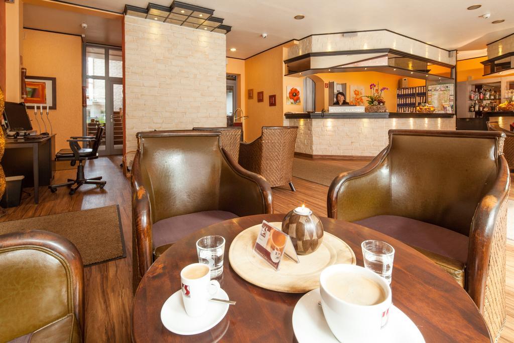 Hotel Mondial Лангенфелд Екстериор снимка