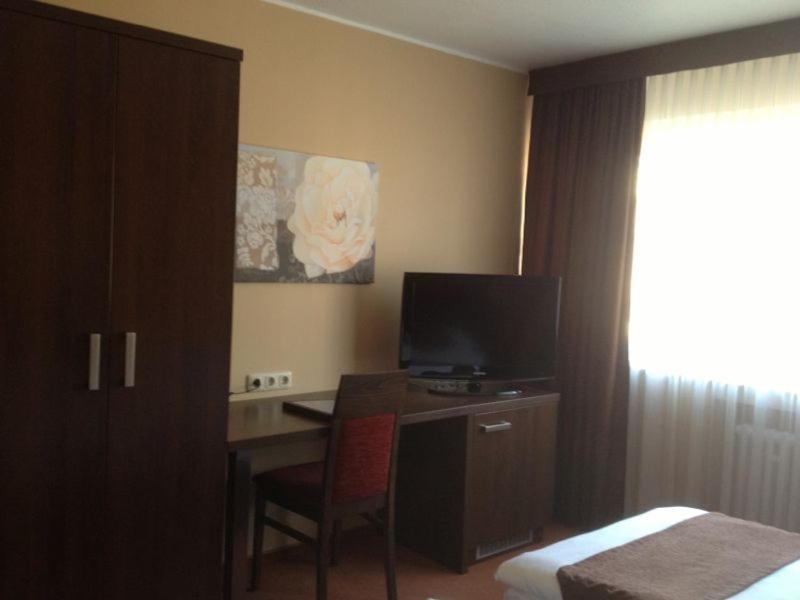 Hotel Mondial Лангенфелд Екстериор снимка