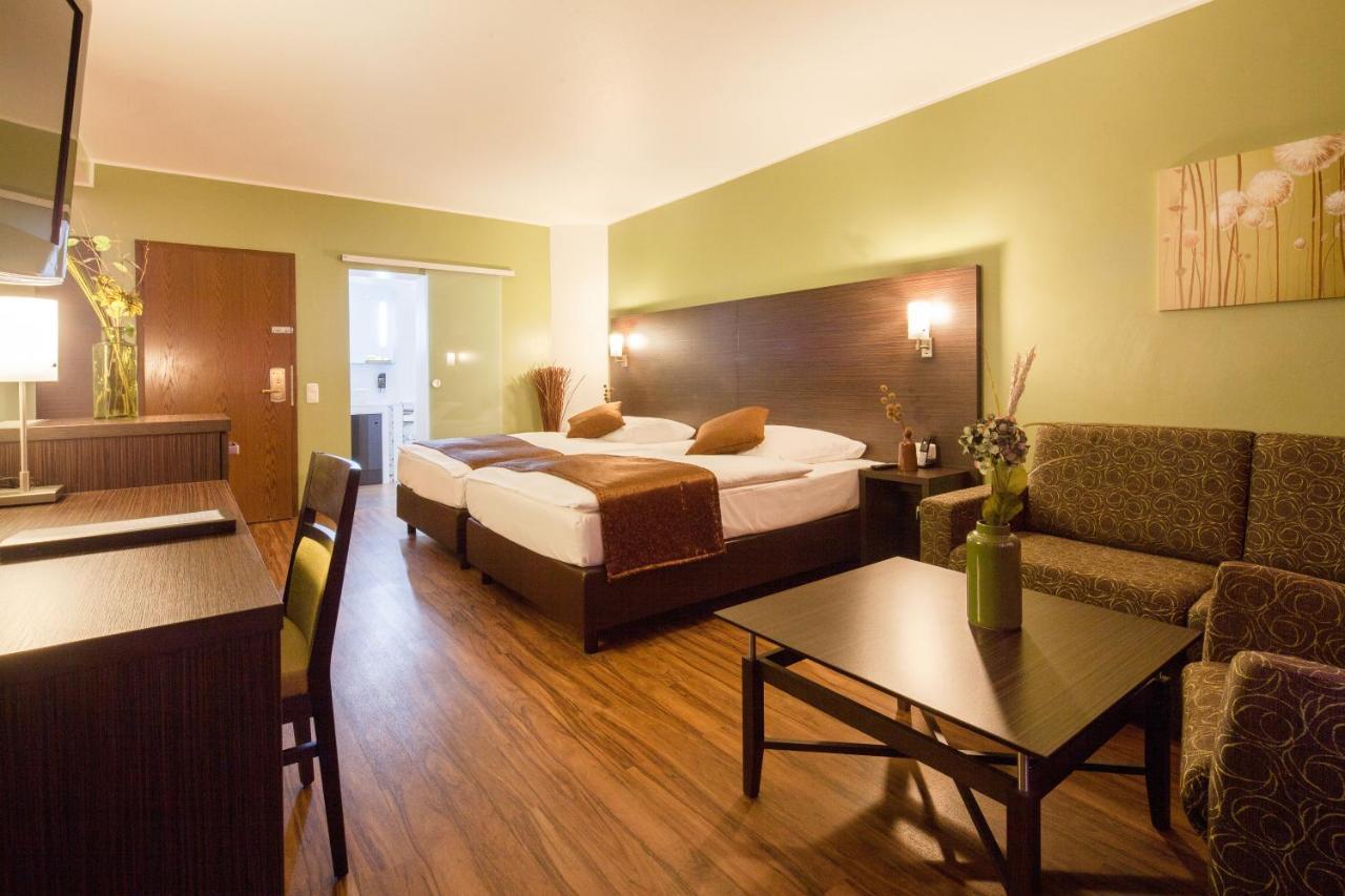 Hotel Mondial Лангенфелд Екстериор снимка
